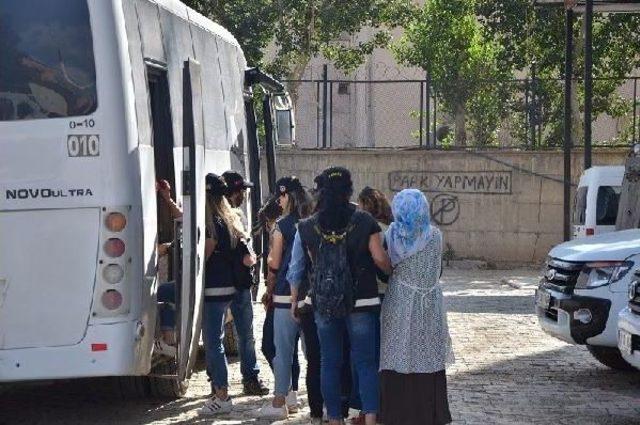 Yüksekova'da Bombalı Eylem Hazırlığındaki 2 Pkk'lı Yakalandı