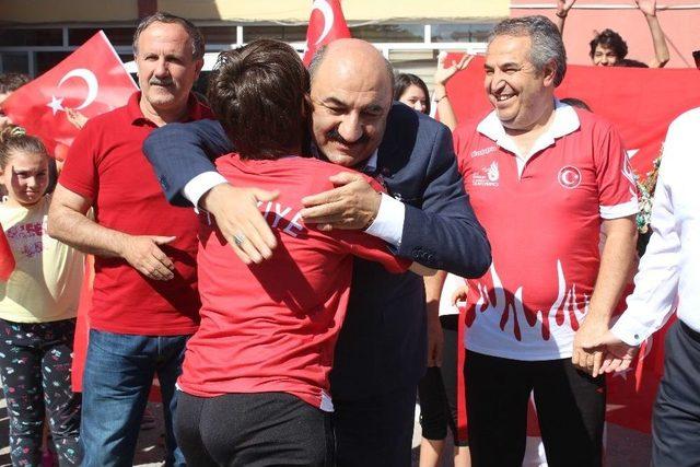 Olimpiyat Şampiyonu Elif Yenigün Eskişehir’de Coşkuyla Karşılandı