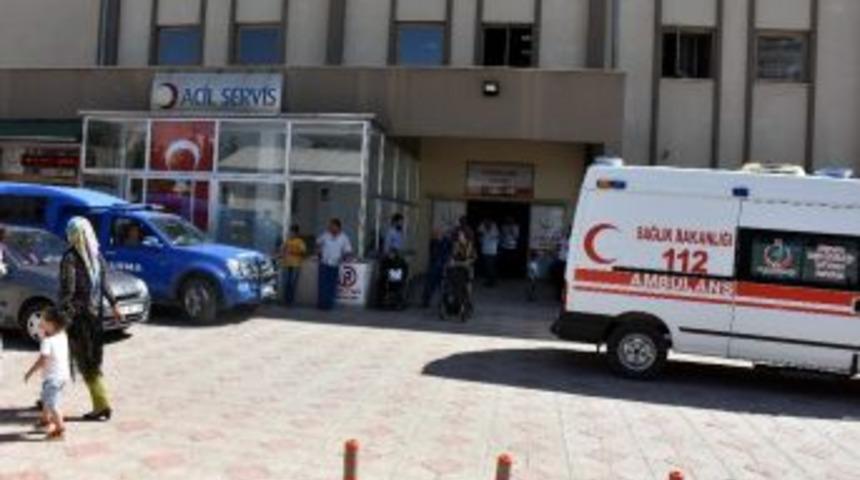 Otomobil U&ccedil;uruma Yuvarlandı: 4 Yaralı