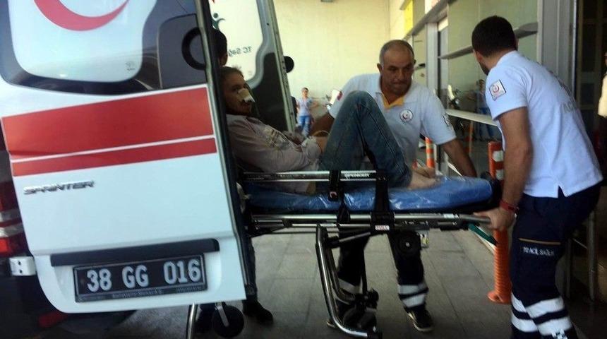 Pınarbaşı&rsquo;nda Sopalı Bı&ccedil;aklı Kavga: 5 Yaralı