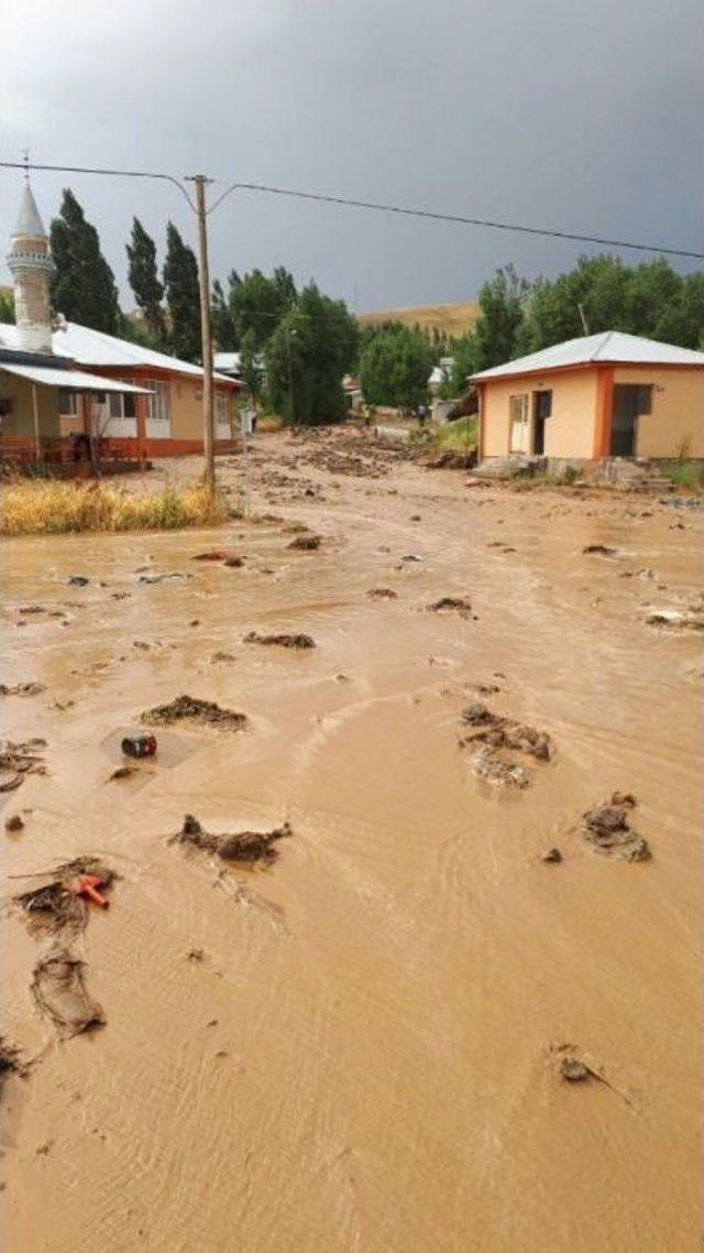 Çaldıran’da Sel