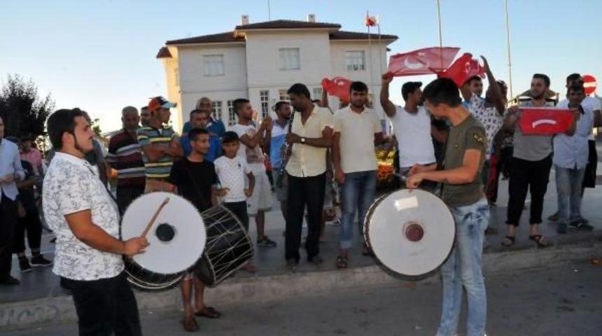 Yalovalı Roman Vatandaşı Şampiyon Sporcuya Davul-Zurnalı Karşılama