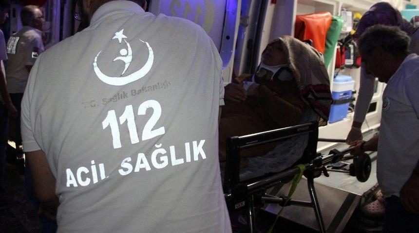 Elazığ&rsquo;da İki Ara&ccedil; Kafa Kafaya &Ccedil;arpıştı: 2 Yaralı