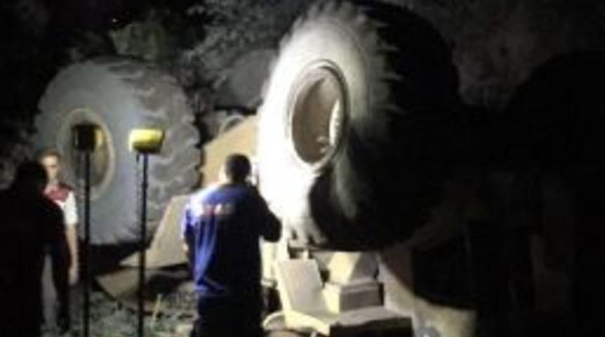 Şarampole Devrilen 30 Tonluk Kepçenin Altında Can Verdi