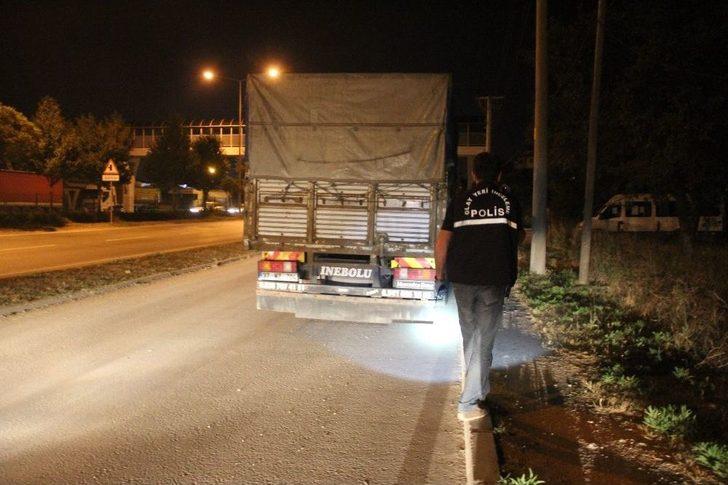 Kamyonla Çarpışan Motosiklet Sürücüsü Ağır Yaralandı G3