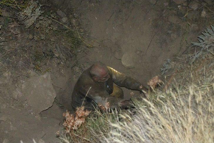 15 Metrelik Kuyuya Düşen Yaşlı Adamı, İtfaiye Ekipleri Kurtardı G1