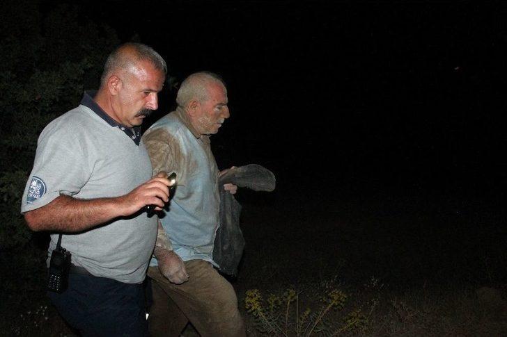 15 Metrelik Kuyuya Düşen Yaşlı Adamı, İtfaiye Ekipleri Kurtardı G4