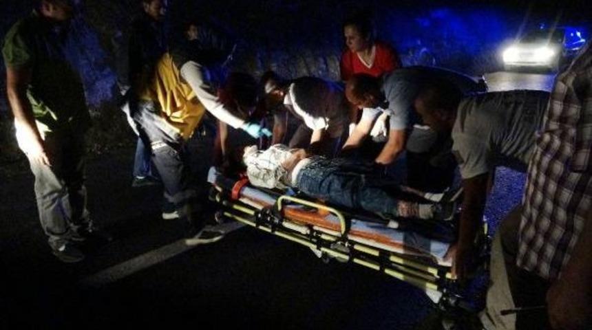 Sevdiği Kişiye Vermedikleri I&ccedil;in Seyir Halindeki Otomobilden Atladı