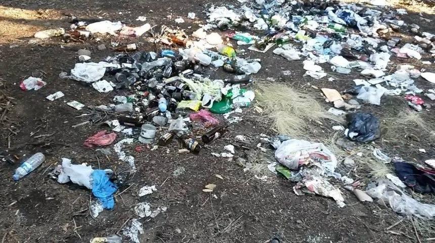 G&uuml;n&uuml;birlik&ccedil;iler Uludağ&rsquo;ı &Ccedil;&ouml;pl&uuml;ğe &Ccedil;evirdi