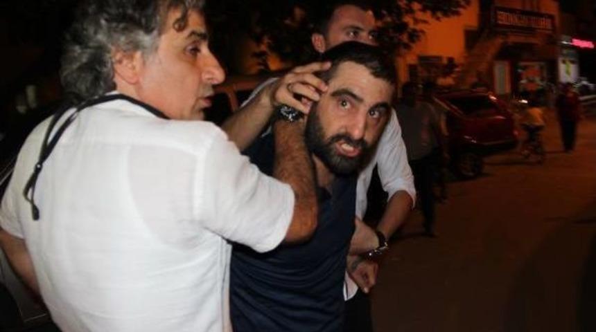 Trafikte Yol Vermemekle Su&ccedil;ladığı S&uuml;r&uuml;c&uuml;n&uuml;n Aracına Ateş A&ccedil;tı