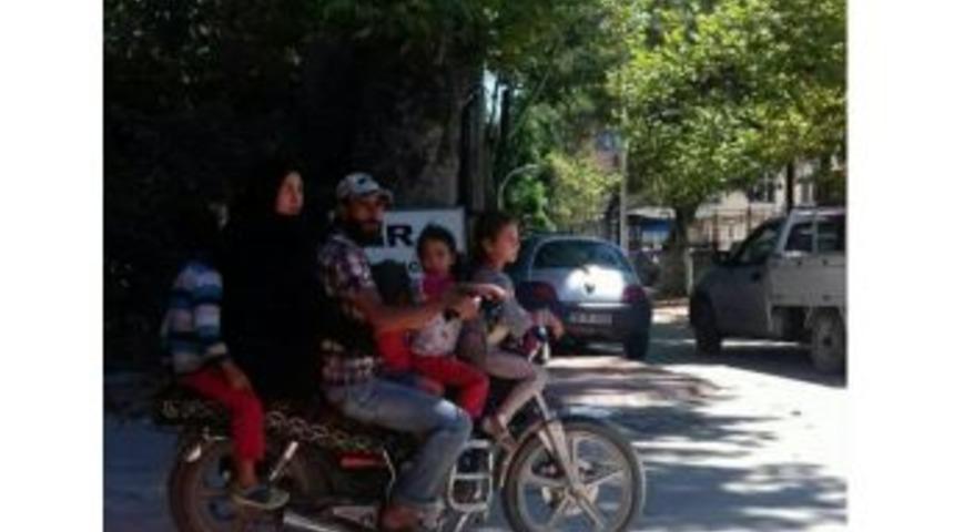 Motosiklette Tehlikeli Yolculuk