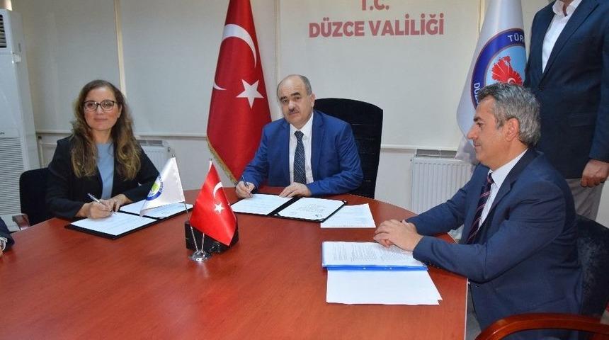 D&uuml;zce &Uuml;niversitesi Ve Milli Eğitim Arasında Protokol İmzalandı