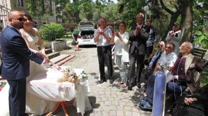 Dedesi I&ccedil;in Temsili Nikah Kıymışlardı, Şimdi Ger&ccedil;ekten Evlendiler