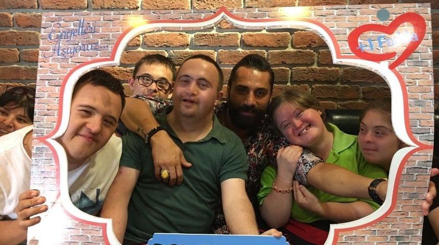 &Ccedil;ılgın Sedat Down Kafeyi Ziyaret Etti