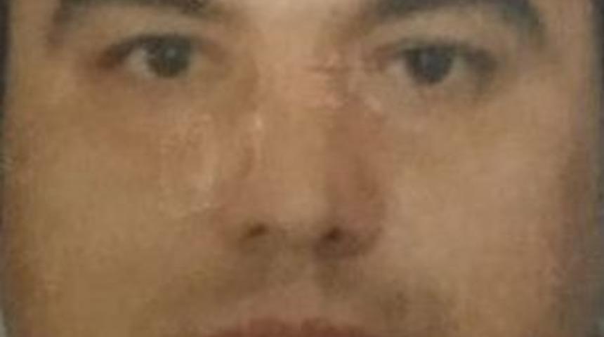 Akşam Eşini Bı&ccedil;akladı, Gece İntihar Etti