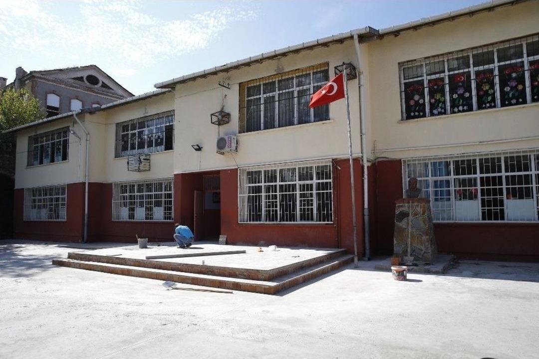 Konak&rsquo;ın Okulları Pırıl Pırıl Oluyor