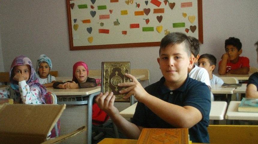 Trabzon Platformu&rsquo;ndan &Ouml;ğrencilere Kur&rsquo;an-ı Kerim