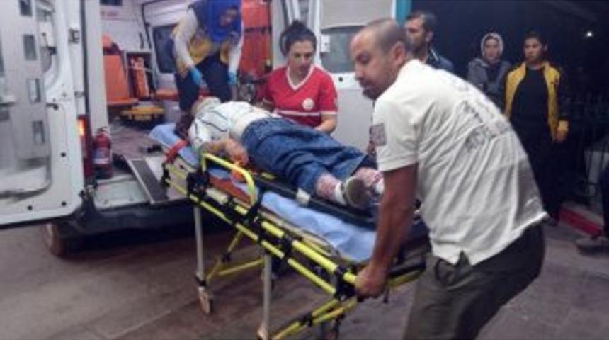 Gen&ccedil; Kız Seyir Halindeki Otomobilden Atladı