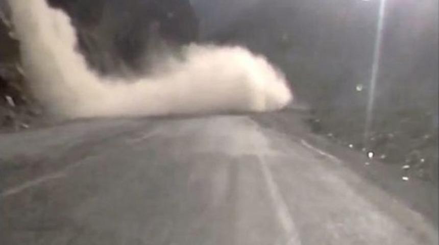 Hakkari-van Karayolunda B&uuml;y&uuml;k Tehlike