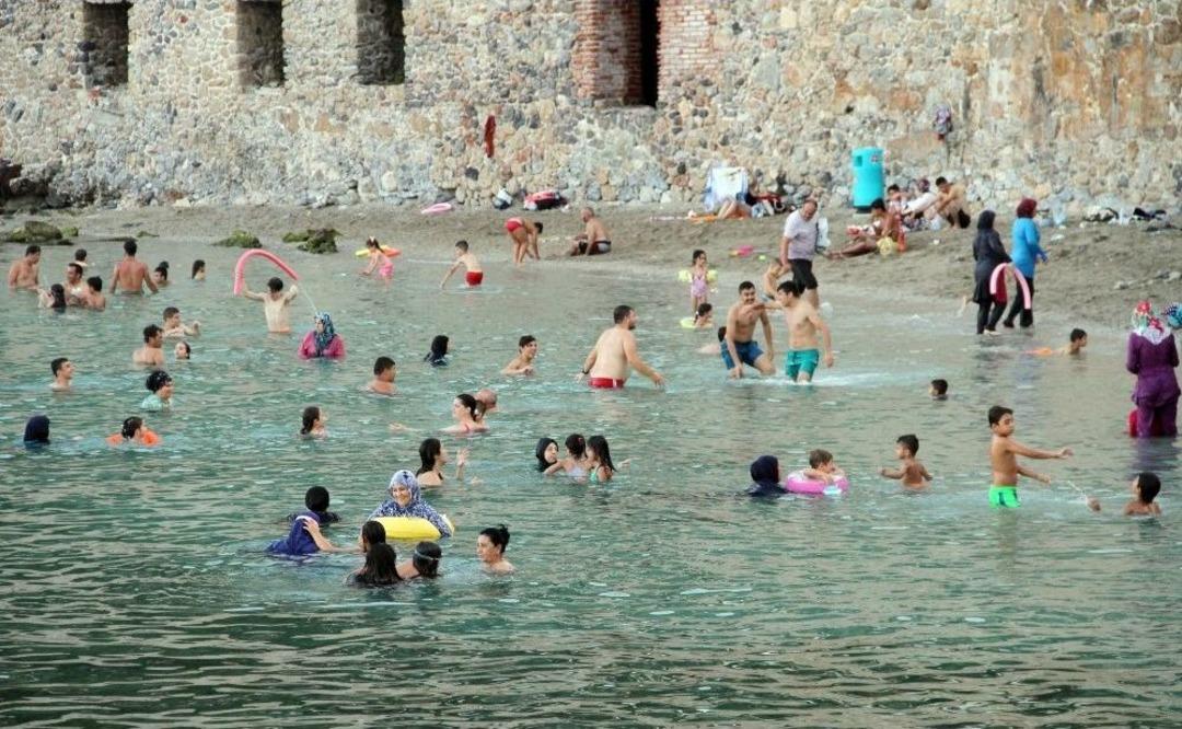 Alanya&rsquo;da Deniz Keyfi Akşama Taşındı