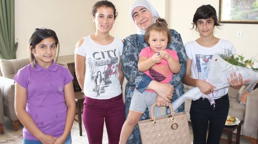 Vali K&ouml;şger&rsquo;in Eşi Fatma K&ouml;şger &Ccedil;ocuk Evlerini Ziyaret Etti