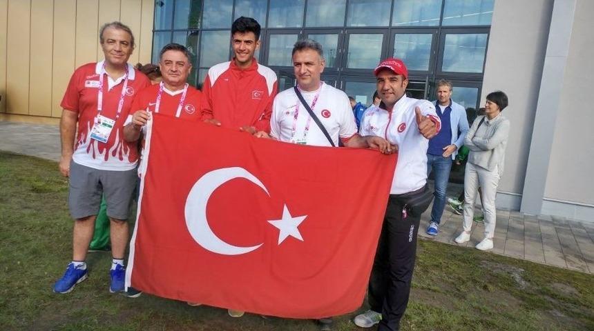 Vanlı Atletten Birincilik Madalyası