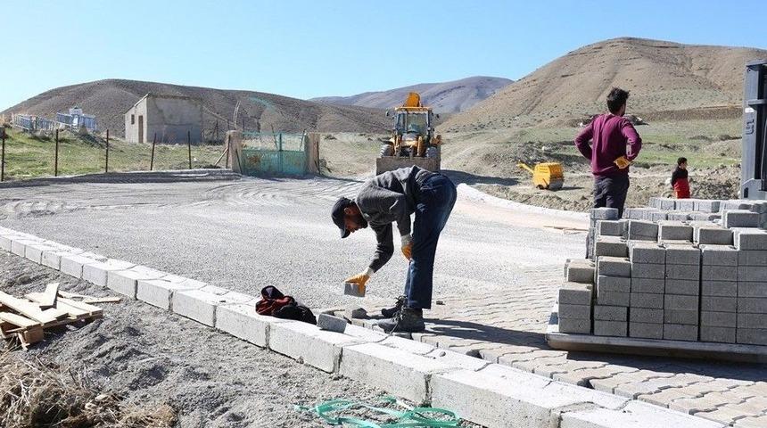 G&uuml;rpınar&rsquo;da Yol Yapım &Ccedil;alışması