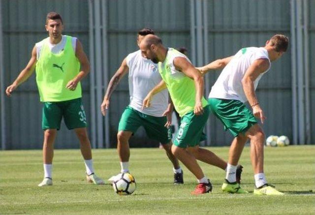 Bursaspor’Da 4 Futbolcuyla Yollar Ayrılıyor