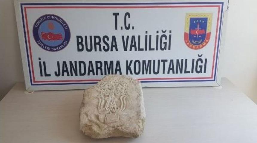 Bursa'da Polis Van'dan Getirilen Tarihi Mezar Taşı Ele Ge&ccedil;irdi