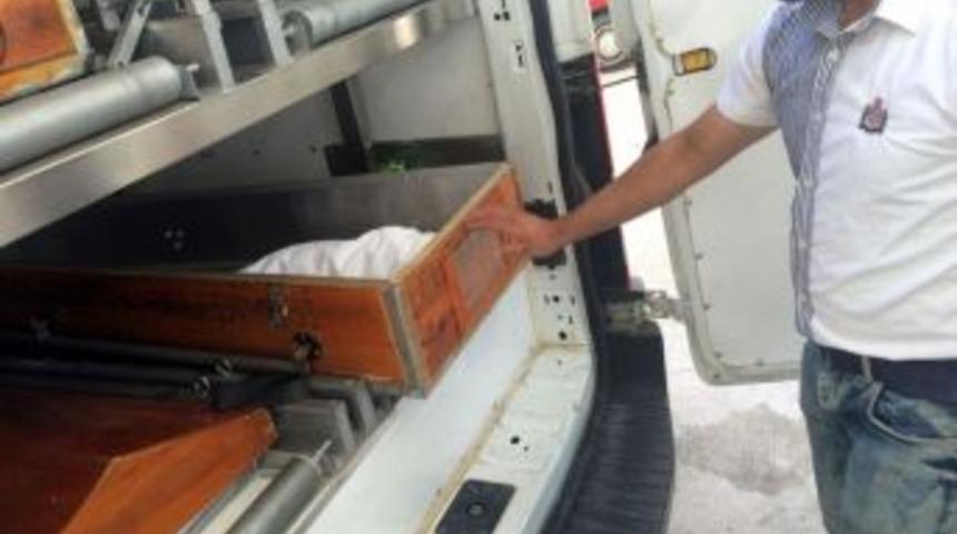 Beşik Demirine Sıkışan Suriyeli Bebek &Ouml;ld&uuml;