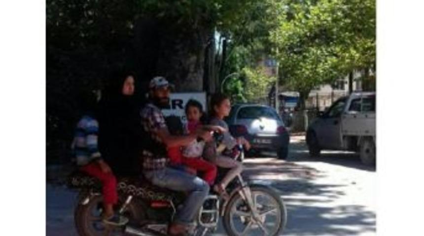 Motosiklette 5'i &Ccedil;ocuk 7 Kişi