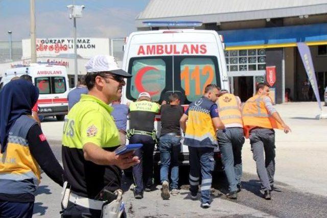 Ambulans Otomobil Ile Çarpıştı: 1 Yaralı