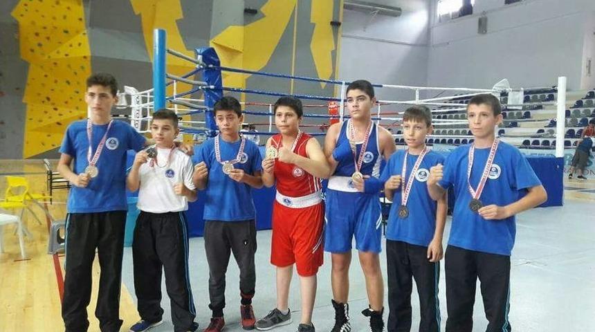 Minik Boks&ouml;rler Artvin&rsquo;den 7 Madalya İle D&ouml;nd&uuml;