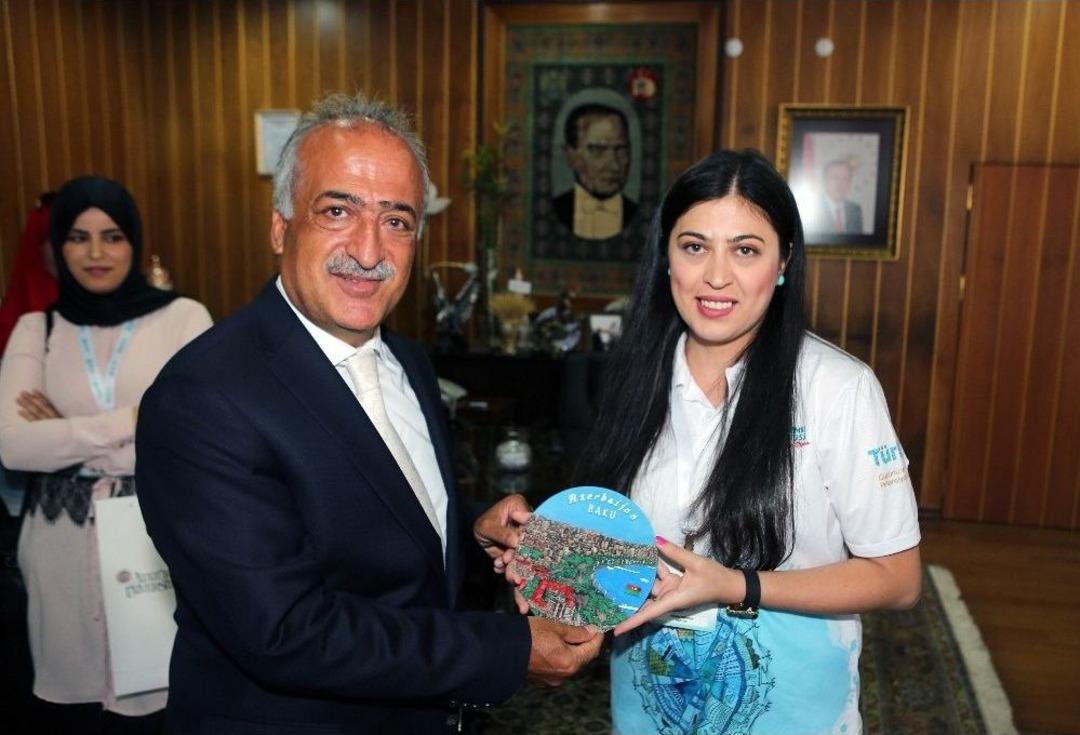 Rekt&ouml;r &Ccedil;omaklı, T&uuml;rk&ccedil;e Yaz Okulu İ&ccedil;in Erzurum&rsquo;a Gelen &Ouml;ğrencileri Kabul Etti