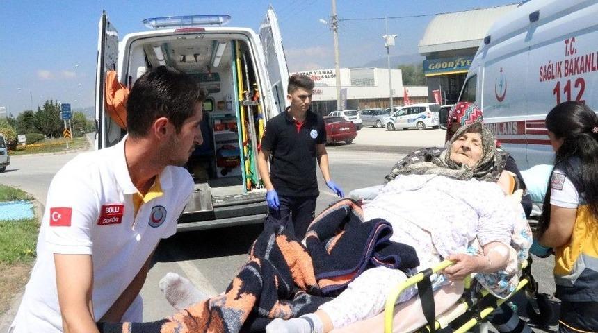 Hasta Taşıyan Ambulans Kaza Yaptı: 1 Yaralı