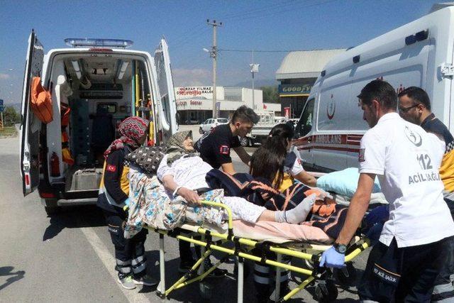 Hasta Taşıyan Ambulans Kaza Yaptı: 1 Yaralı