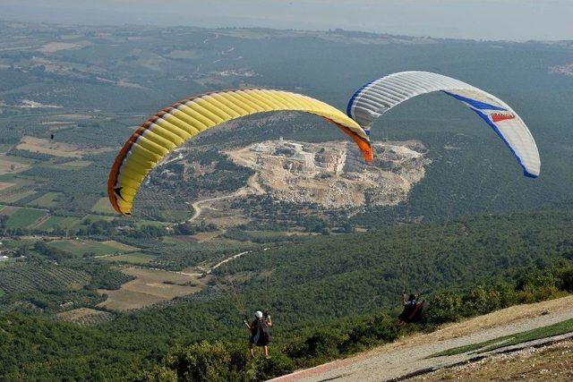 Paraşütçülerden Renkli Festival