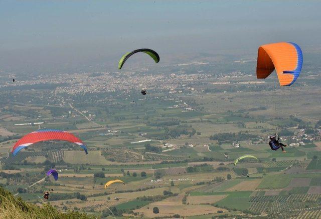 Paraşütçülerden Renkli Festival