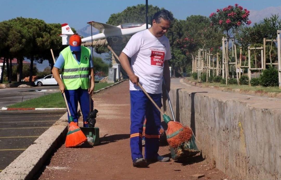 Belediye Başkanı &Ccedil;&ouml;p Topladı, Aşevinde Patates Soğan Soydu