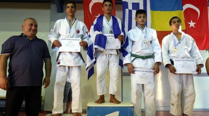 Balkan Şampiyonasında Alkan R&uuml;zgarı