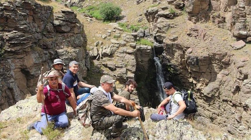 Şirvaz Şelalesi İlgi Bekliyor