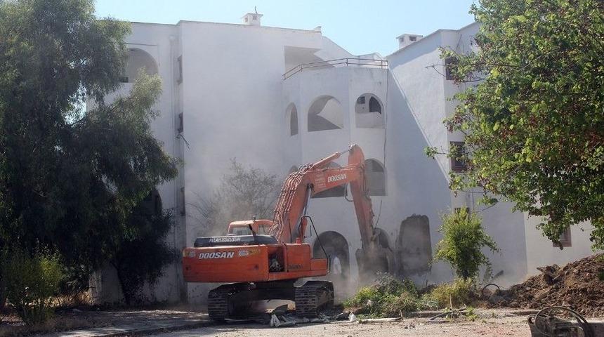 Turizm Lojmanlarına Sezon Ortasında Yıkım