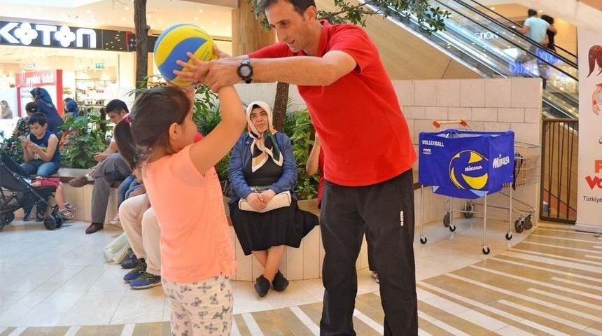 Geleceğin Sporcuları Voleybolla Tanıştı