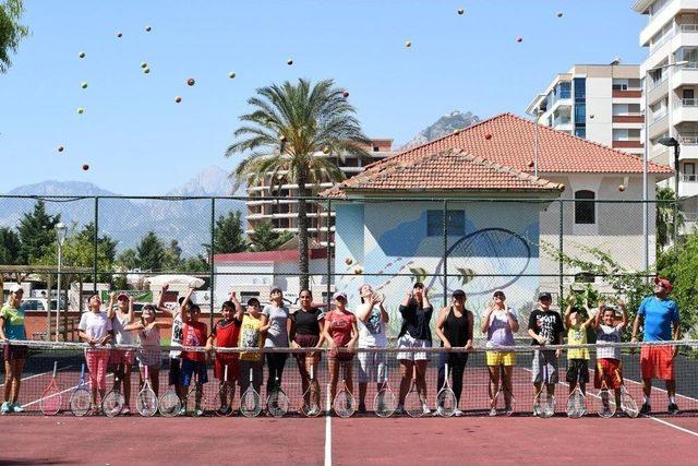 Konyaaltı’nda Tenis Ve Halk Oyunu Kursları