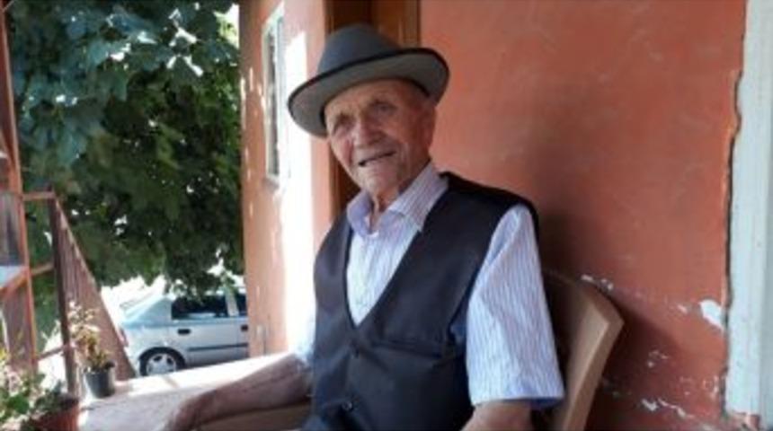 Torununun Asker Eğlencesinde D&ouml;kt&uuml;ren Dede Aziz Balta: