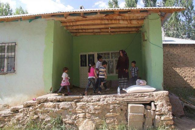 Başkale Belediyesinden İhtiyaç Sahiplerine Gıda Yardımı