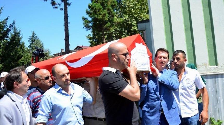 İntihar Eden Emniyet M&uuml;d&uuml;r&uuml; Toprağa Verildi