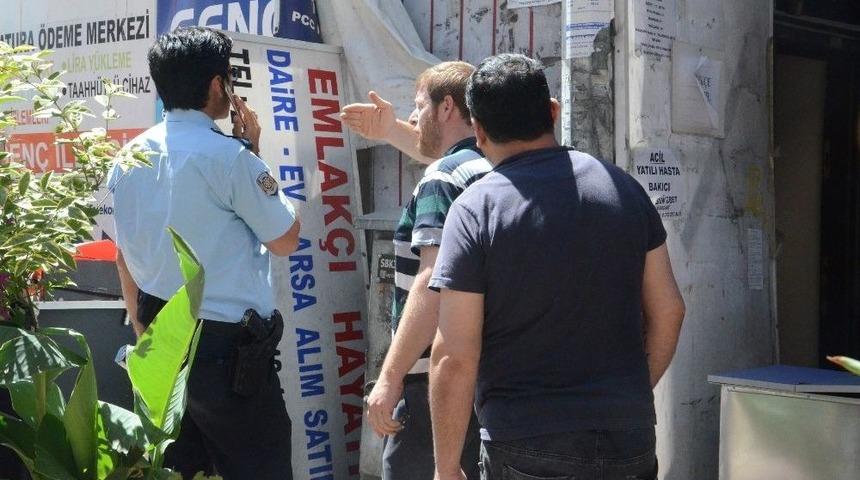 R&uuml;zgarda Kopan İşyeri Tabelası, Belediye Personelinin Başına D&uuml;şt&uuml;