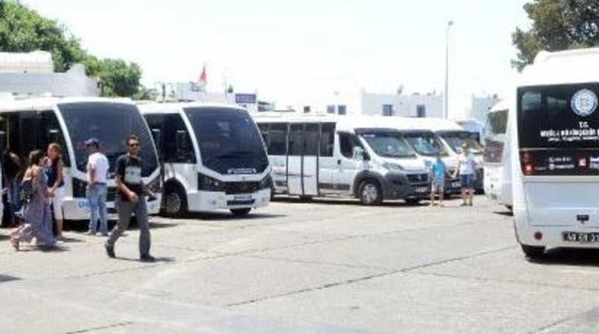 Bodrum Otogar M&uuml;d&uuml;r&uuml;n&uuml;, Minib&uuml;s Şof&ouml;r&uuml; Ayağından Vurdu