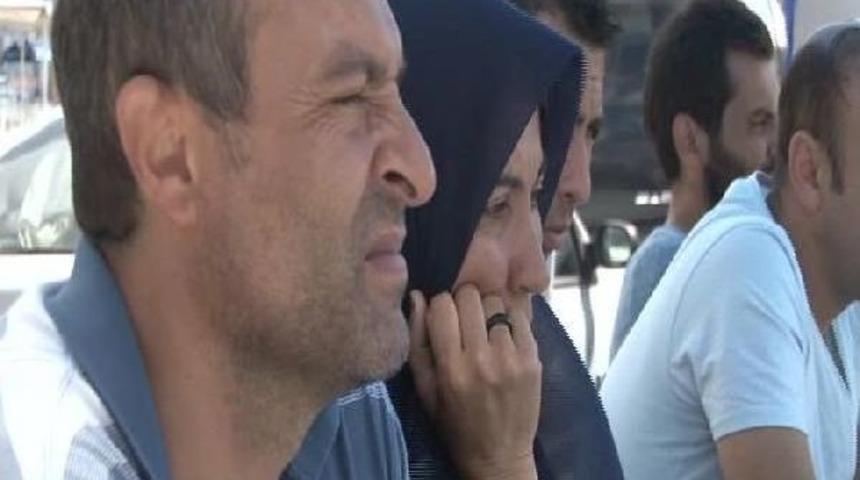 Furkan'ın Anne Ve Babası Denizden Bir An Olsun G&ouml;z&uuml;n&uuml; Ayırmıyor...